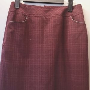 Maroon vintage Burberry skirt with pockets